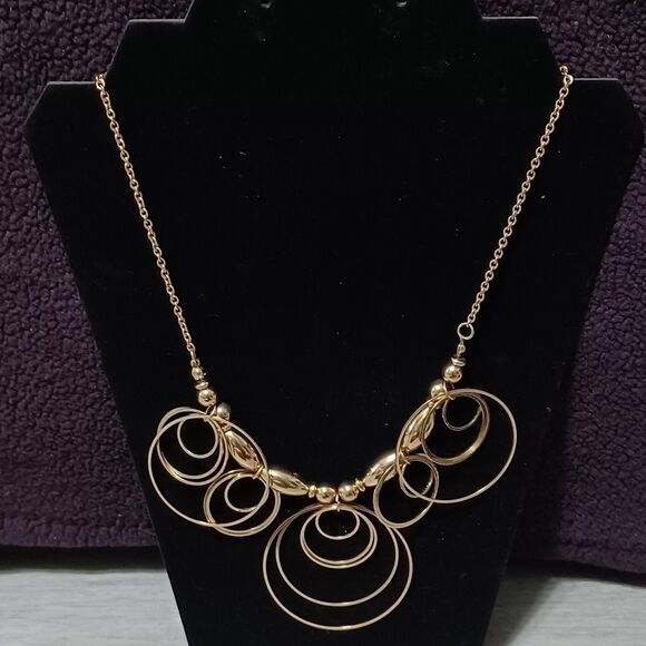 ©1946 Gold-Toned Open Circle Statement Necklace, 16" - Picture 1 of 2